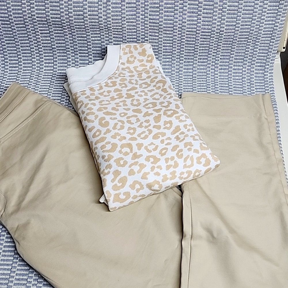 Women's Chaps size 10 w/free sweatshirt